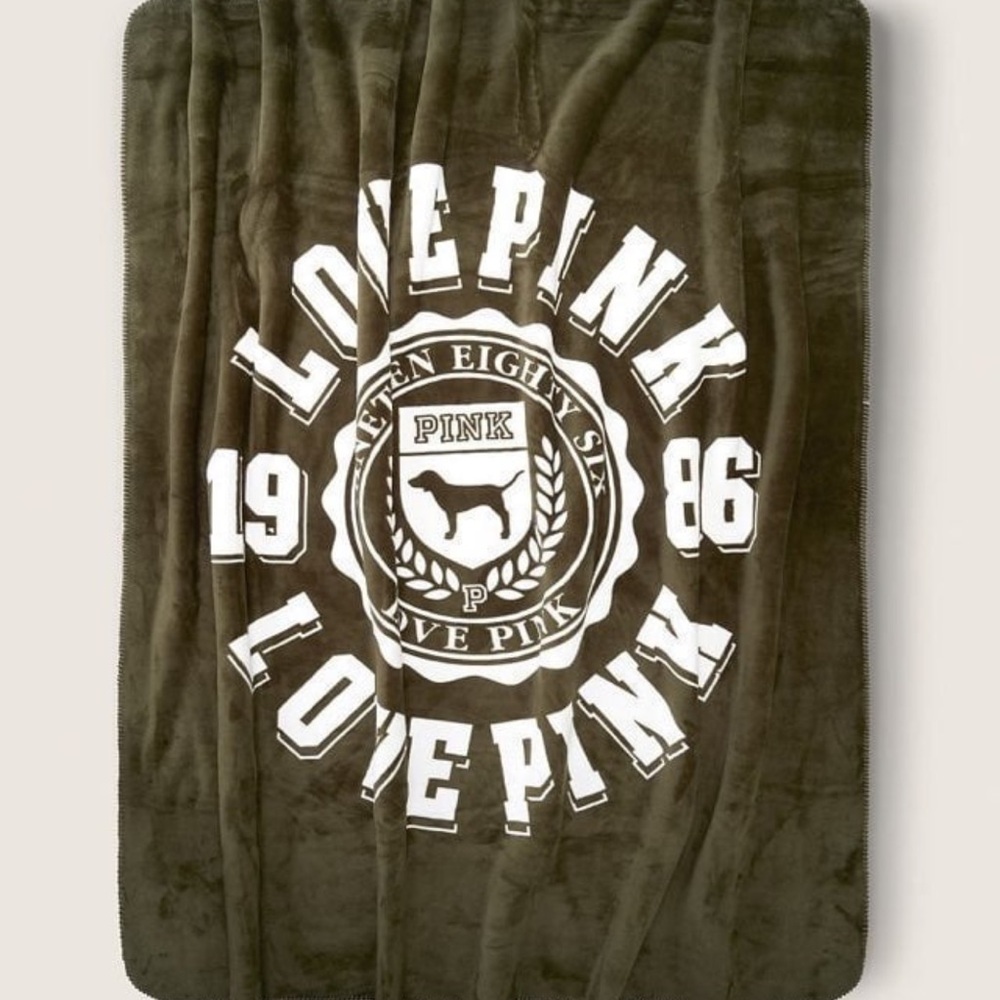 Victoria's Secret PINK Hunter Green Love 86 Sherpa Blanket 60" x 72" NEW